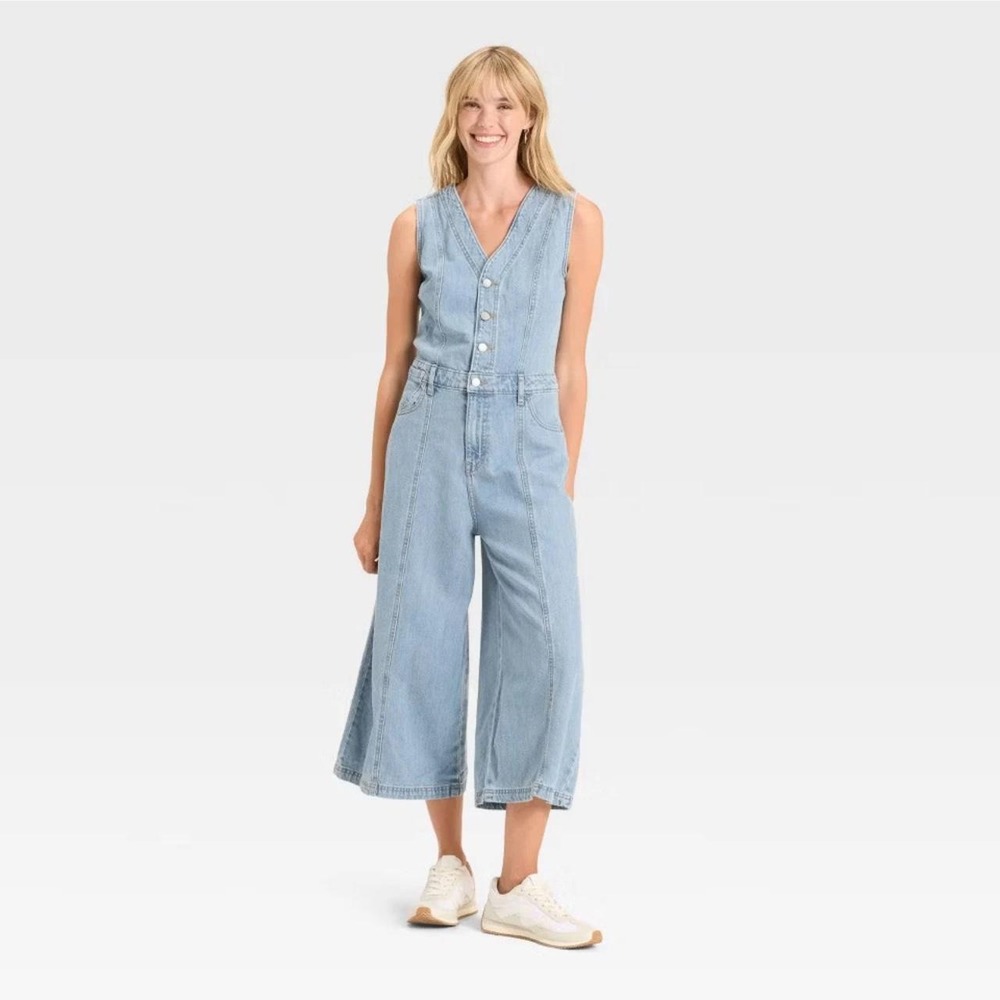 Universal Thread Women's Cropped Sleeveless Denim Jumpsuit